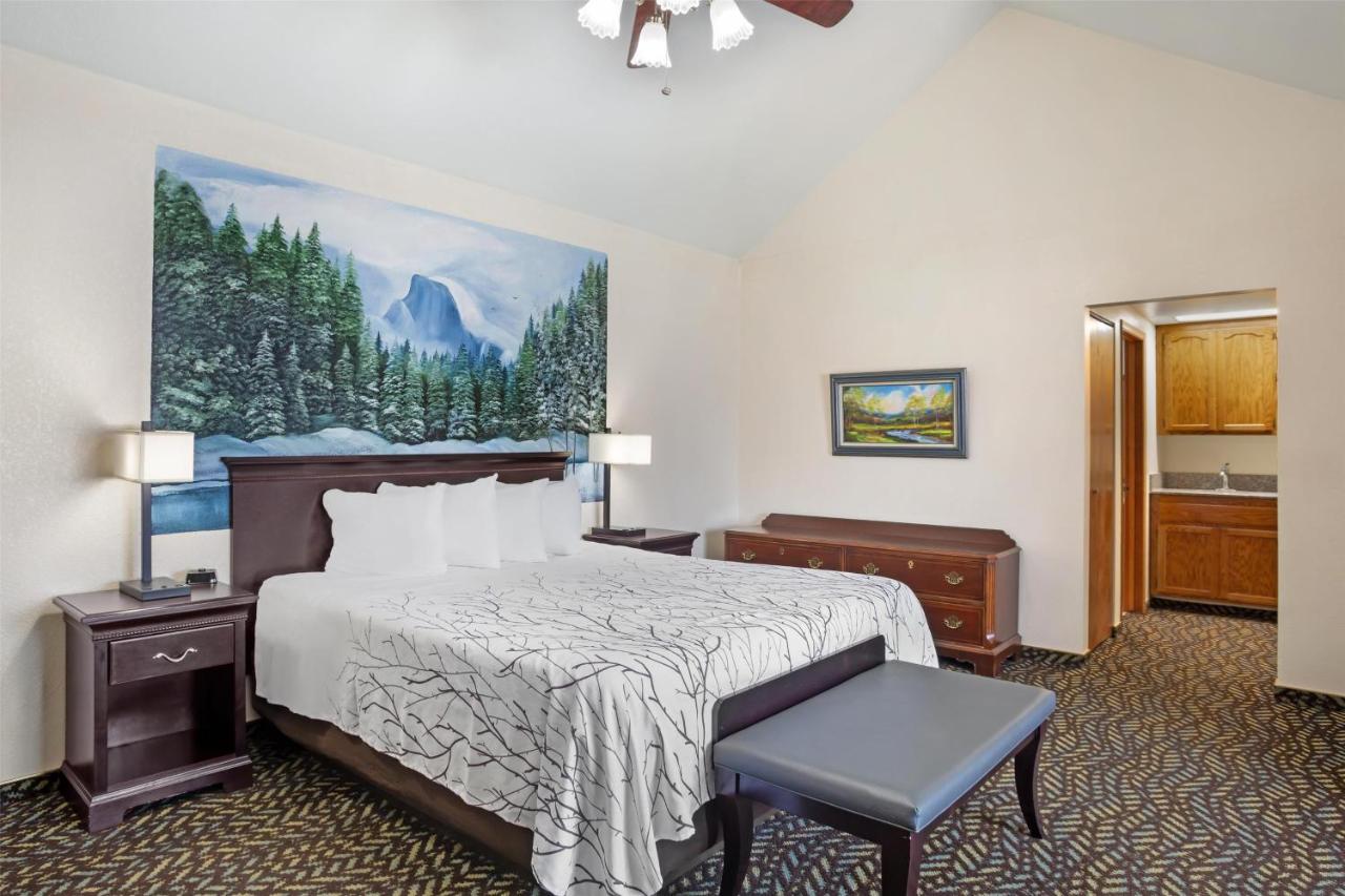 King Room - Non-Smoking at Best Western Plus Yosemite Gateway Inn