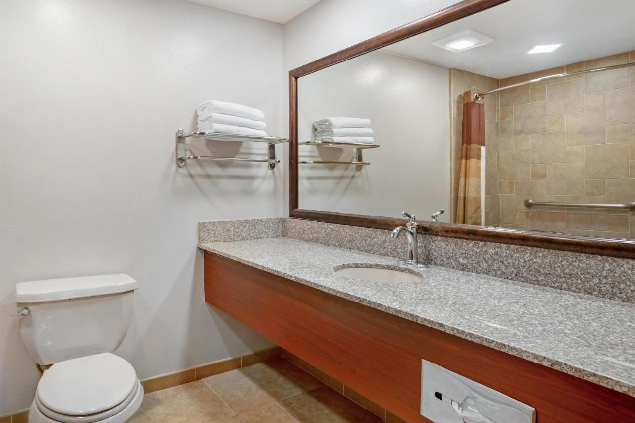 King Room - Non-Smoking at Best Western Plus Yosemite Gateway Inn