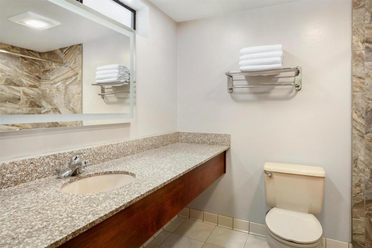 Queen Suite with Two Queen Beds and Bath Tub - Disability Access/Sofa Bed at Best Western Plus Yosemite Gateway Inn