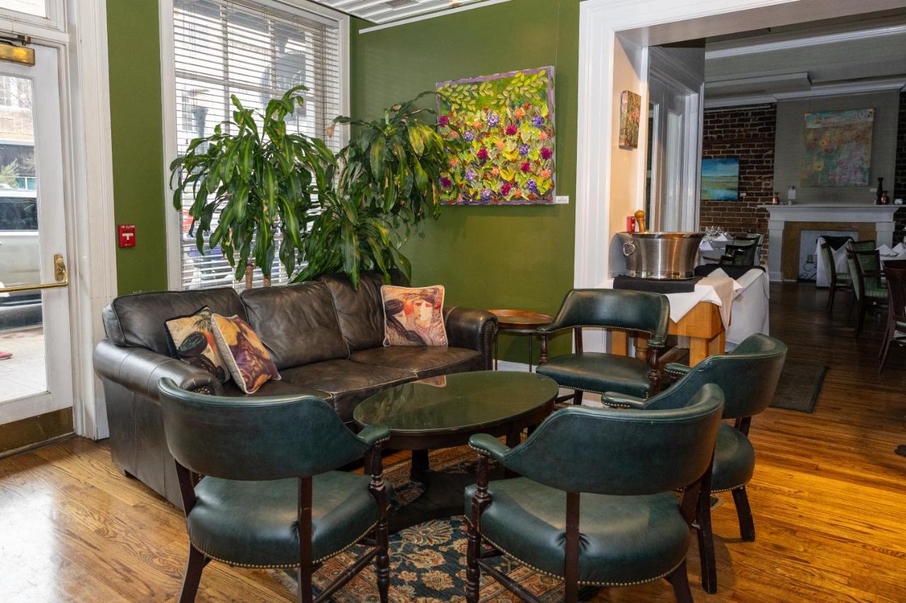 | The Marshall House