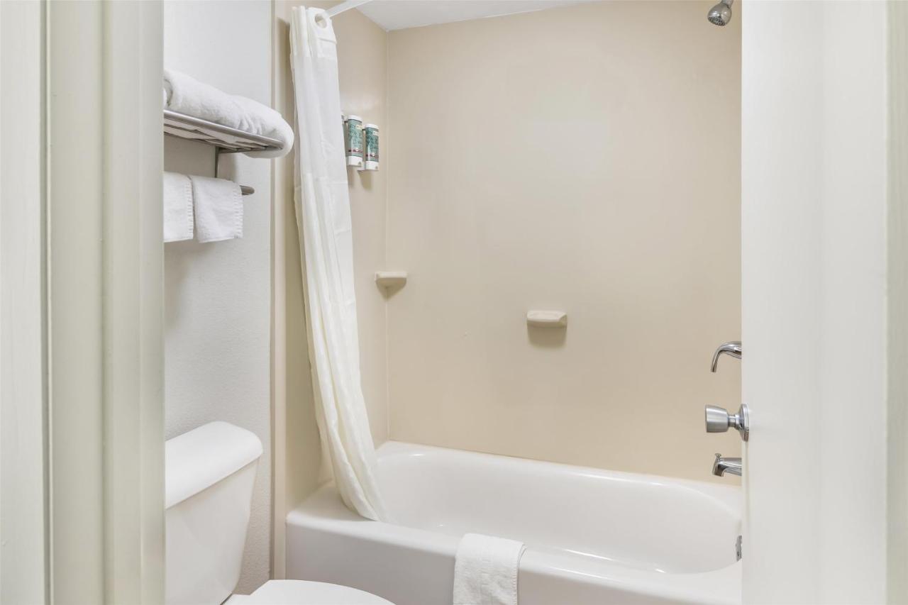 King Room-Non-smoking at Best Western Central Inn