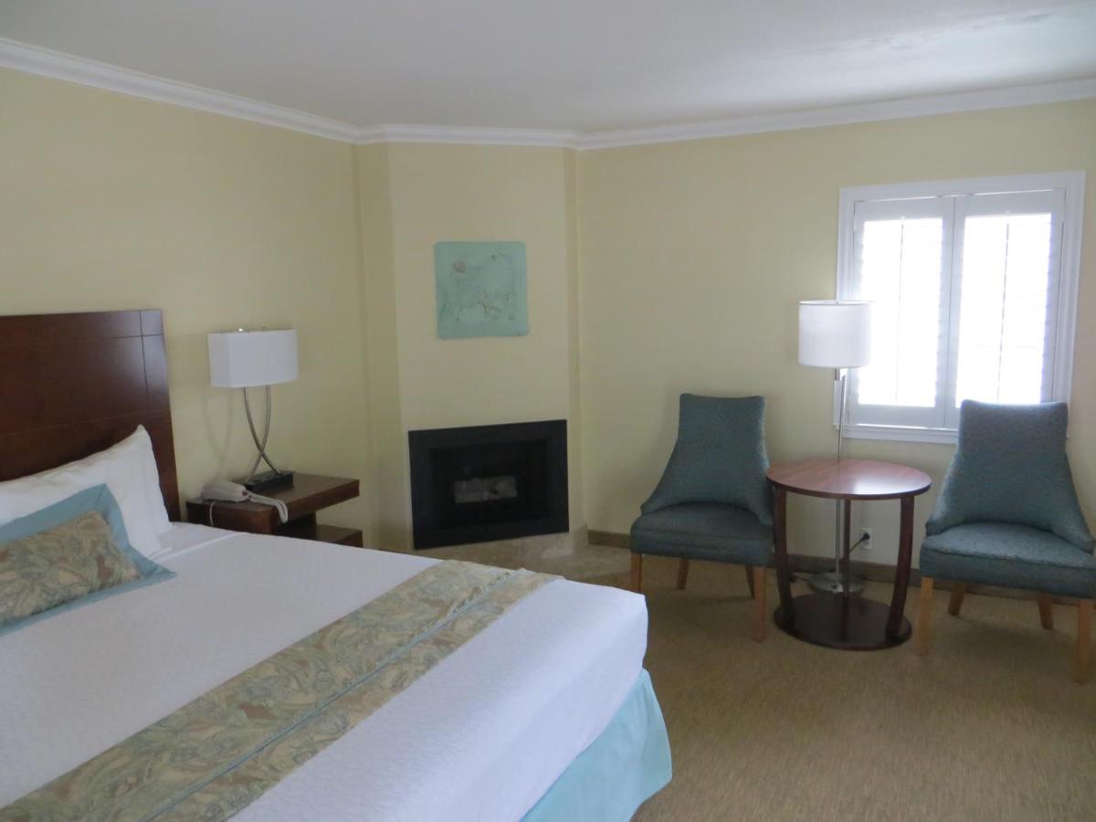 | Carmel Bay View Inn