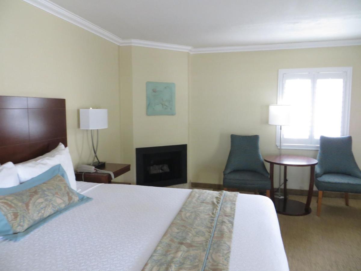 | Carmel Bay View Inn