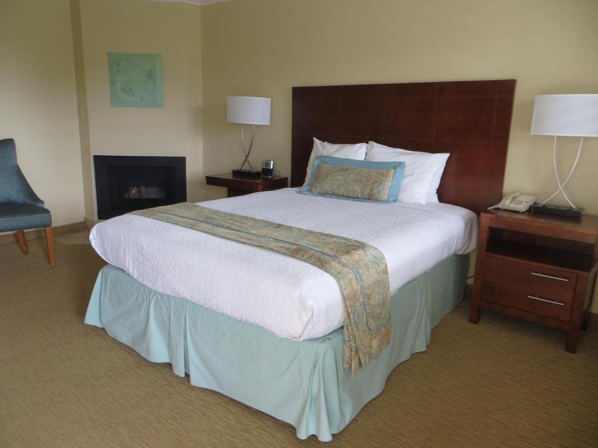 | Carmel Bay View Inn