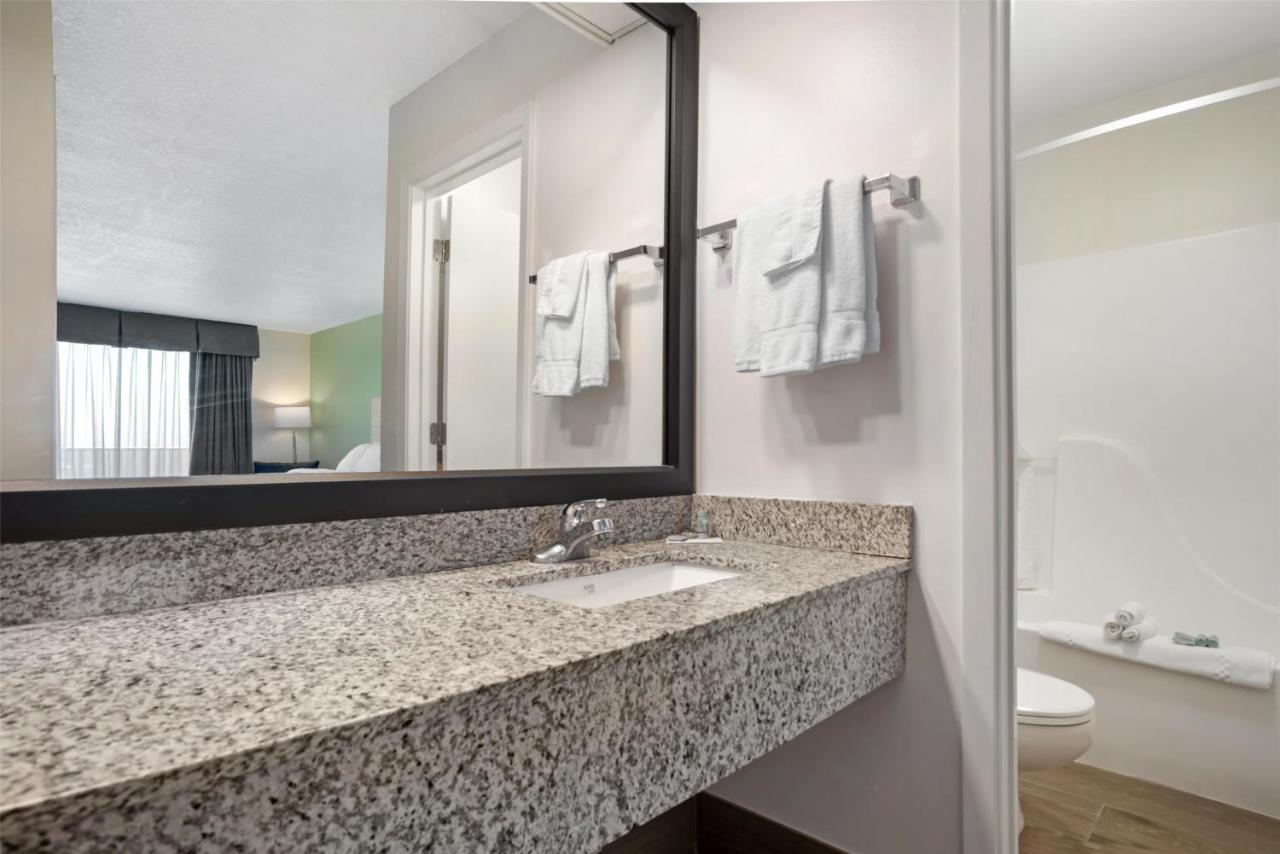 Queen Room with Two Queen Beds with Water View at Best Western Navarre Waterfront