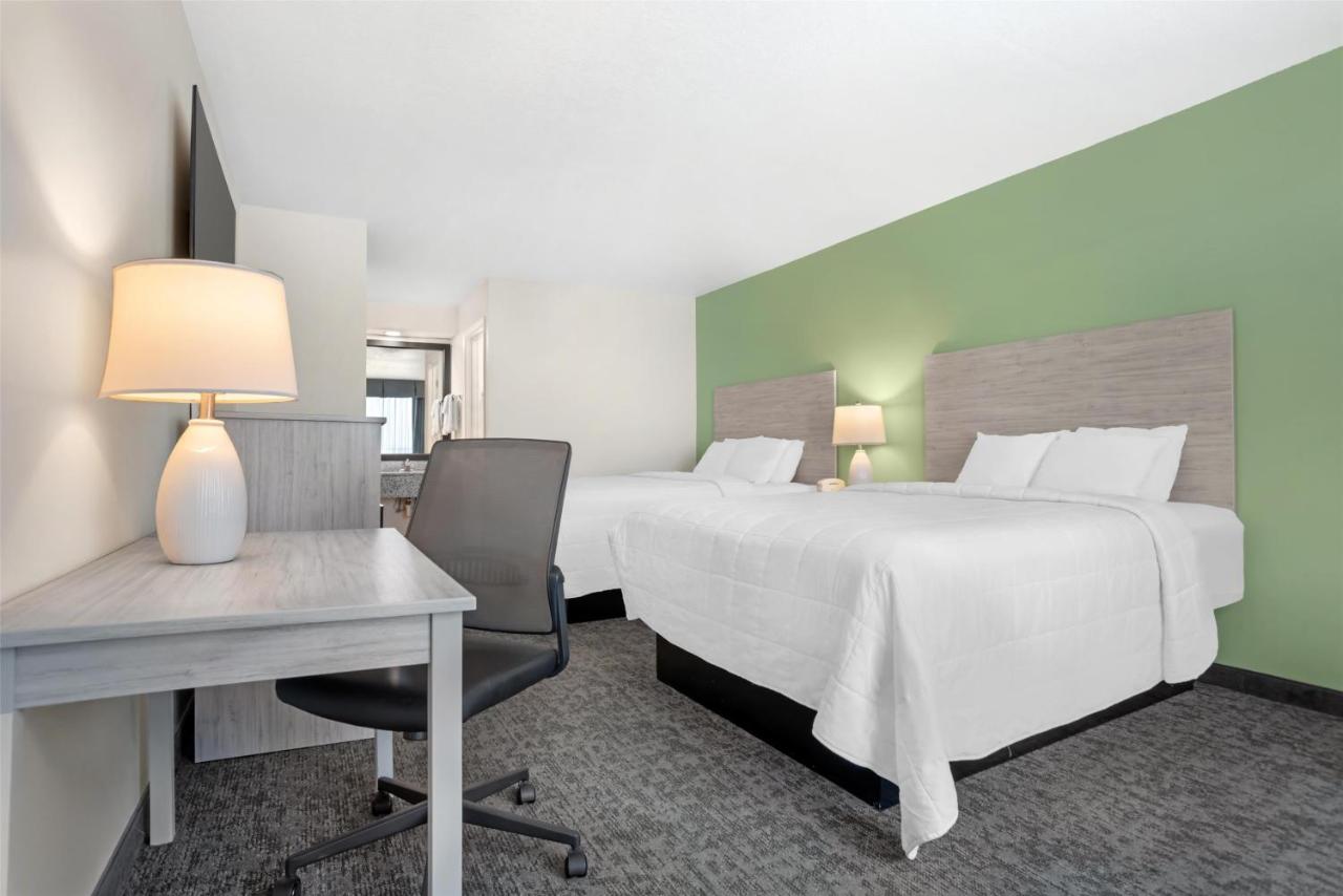 Queen Room with Two Queen Beds with Water View at Best Western Navarre Waterfront