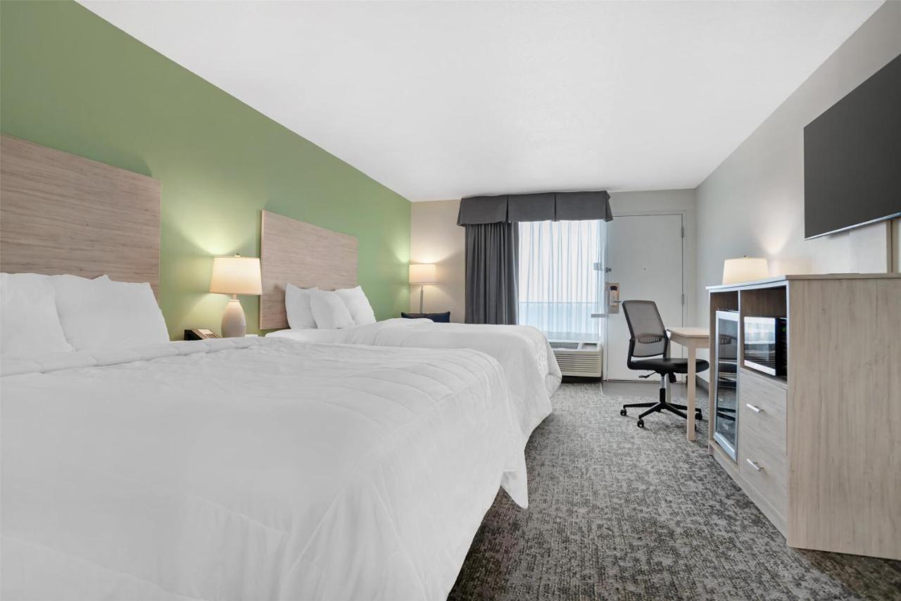 Queen Room with Two Queen Beds - Pool View at Best Western Navarre Waterfront