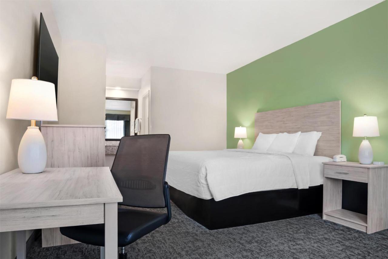 King Room at Best Western Navarre Waterfront