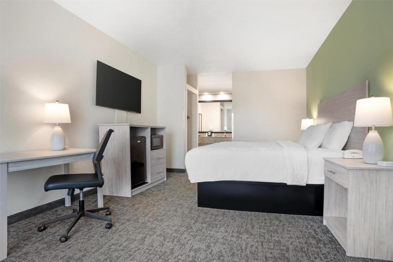 King Room at Best Western Navarre Waterfront