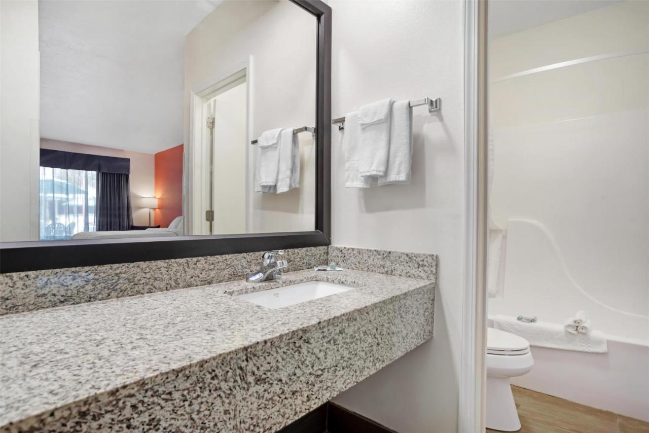 Queen Room with Two Queen Beds at Best Western Navarre Waterfront