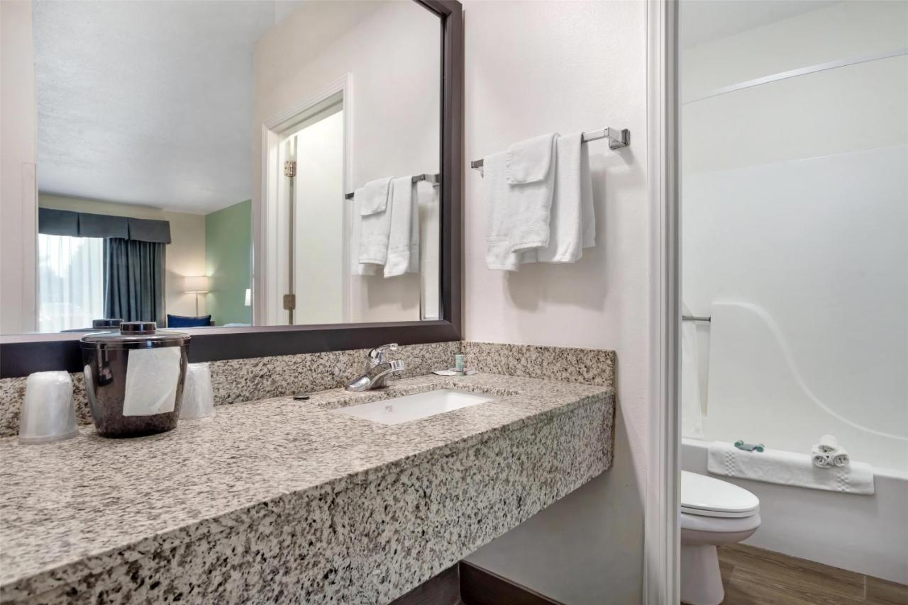 King Room at Best Western Navarre Waterfront