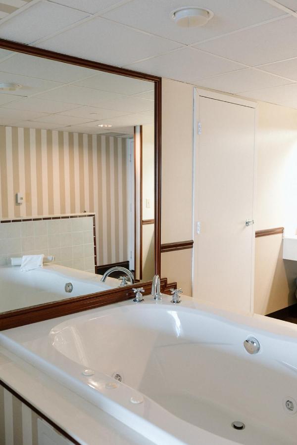 King Room with Spa Bath at Bayshore Resort