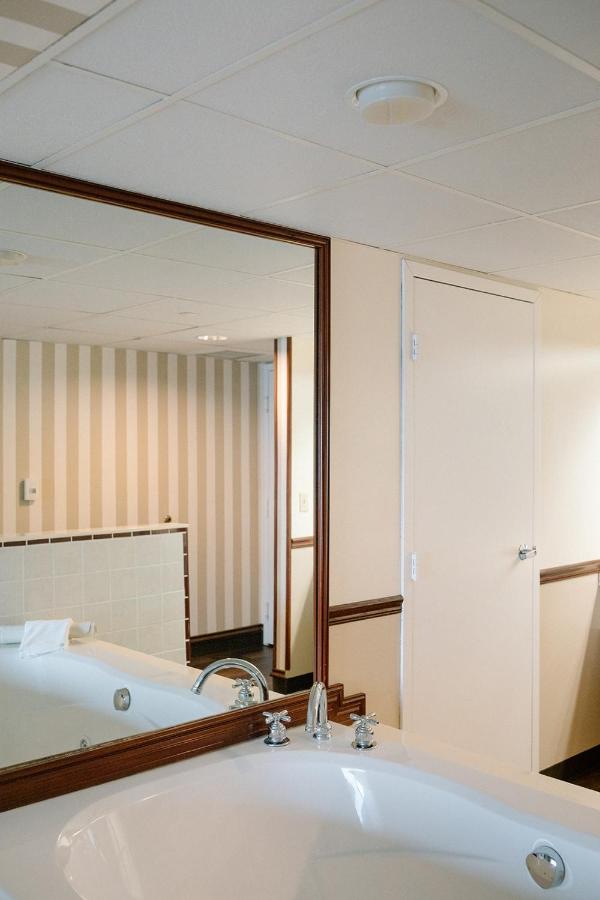 King Room with Spa Bath at Bayshore Resort