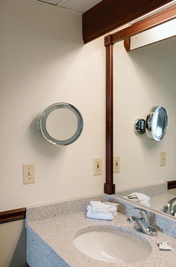 King Room with Spa Bath at Bayshore Resort