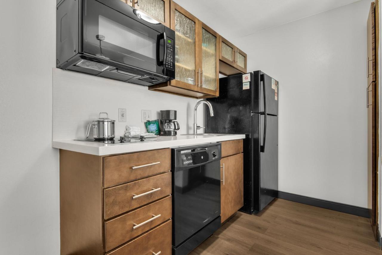 | Candlewood Suites Pensacola - University Area, an IHG Hotel