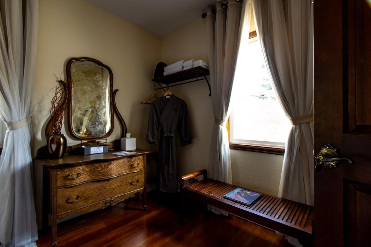 | Hotel Packwood