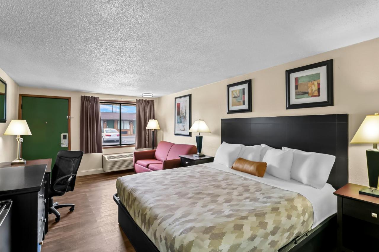 | Knights Inn Martinsburg