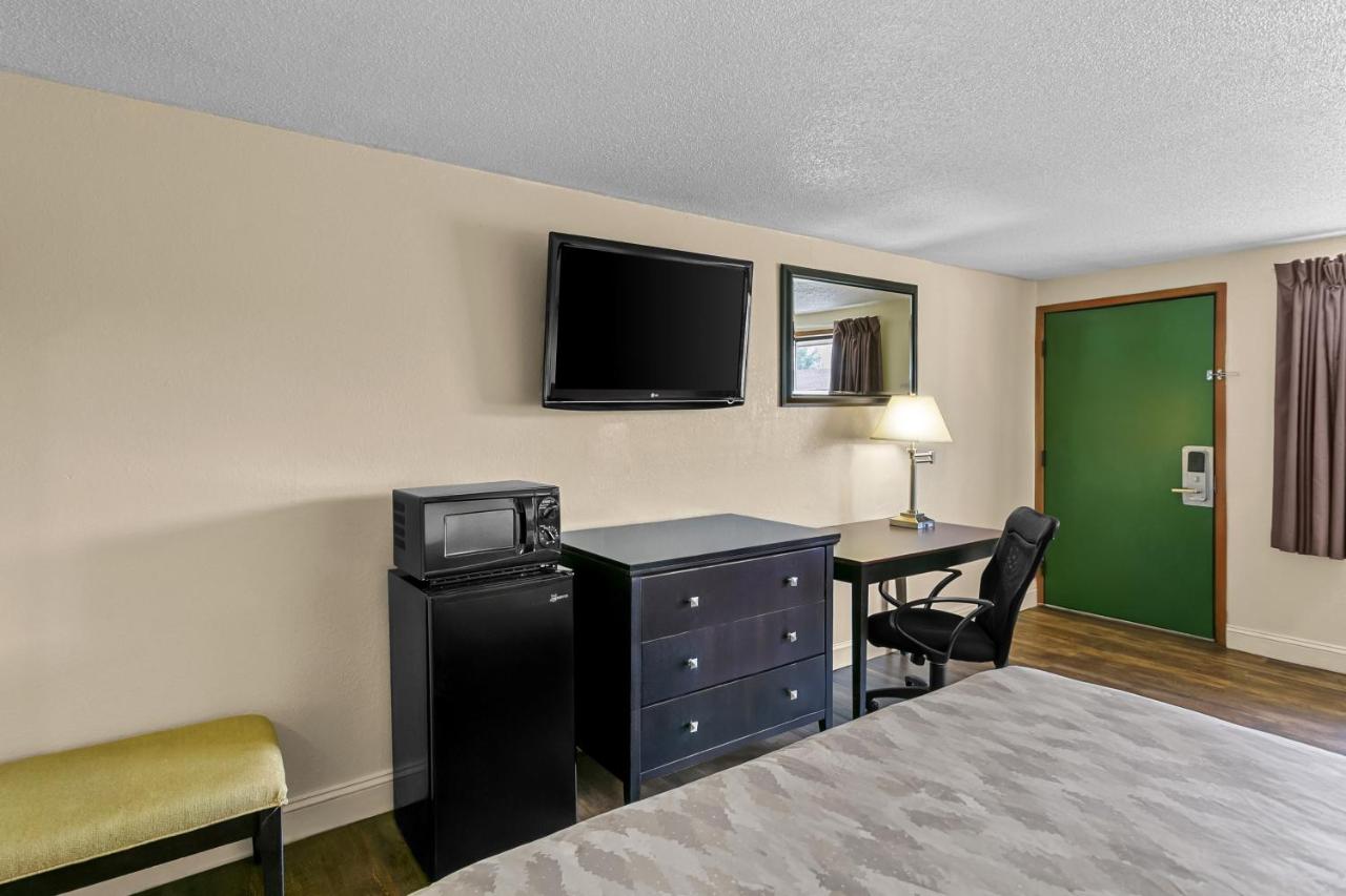 | Knights Inn Martinsburg