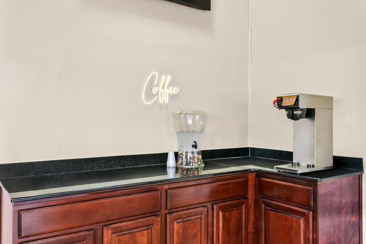 | Knights Inn Martinsburg