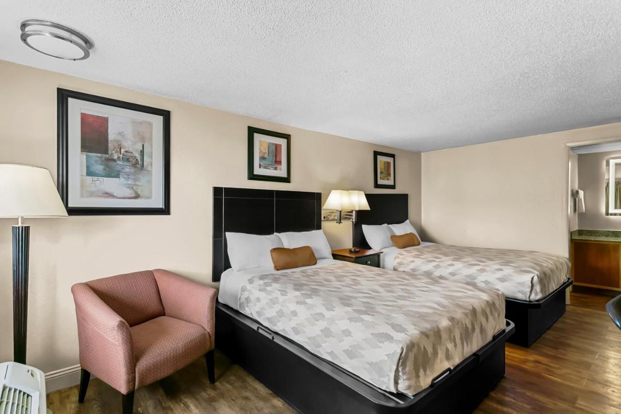| Knights Inn Martinsburg