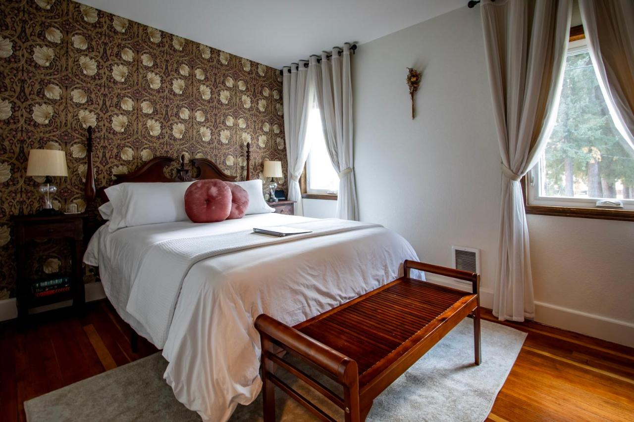 | Hotel Packwood