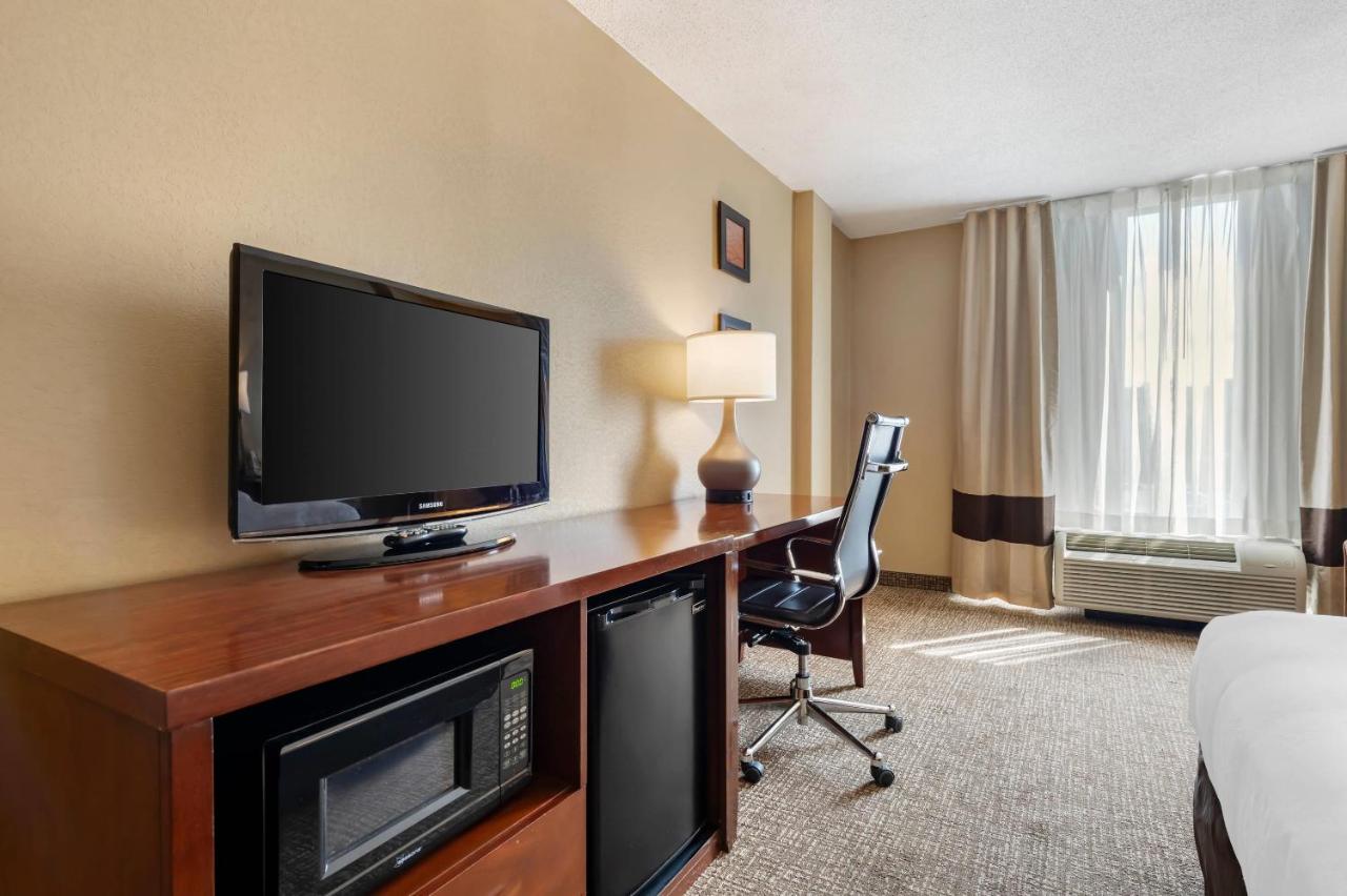 King Room with Sofa Bed - Non-Smoking at Comfort Inn MSP Airport - Mall of America