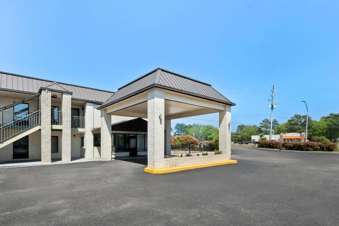 | Quality Inn Raeford