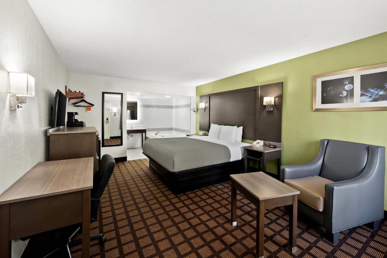 | Quality Inn Raeford