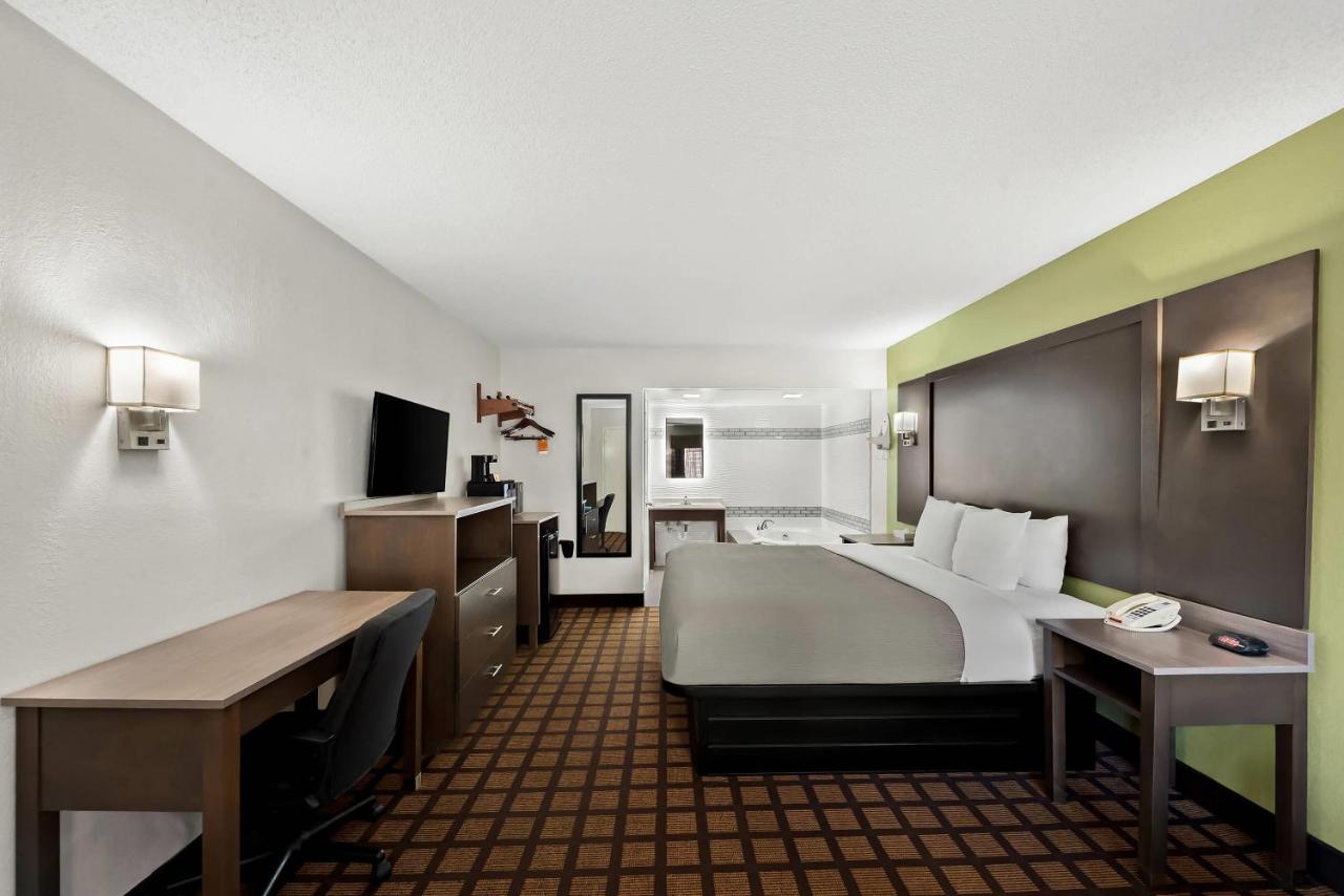  | Quality Inn Raeford