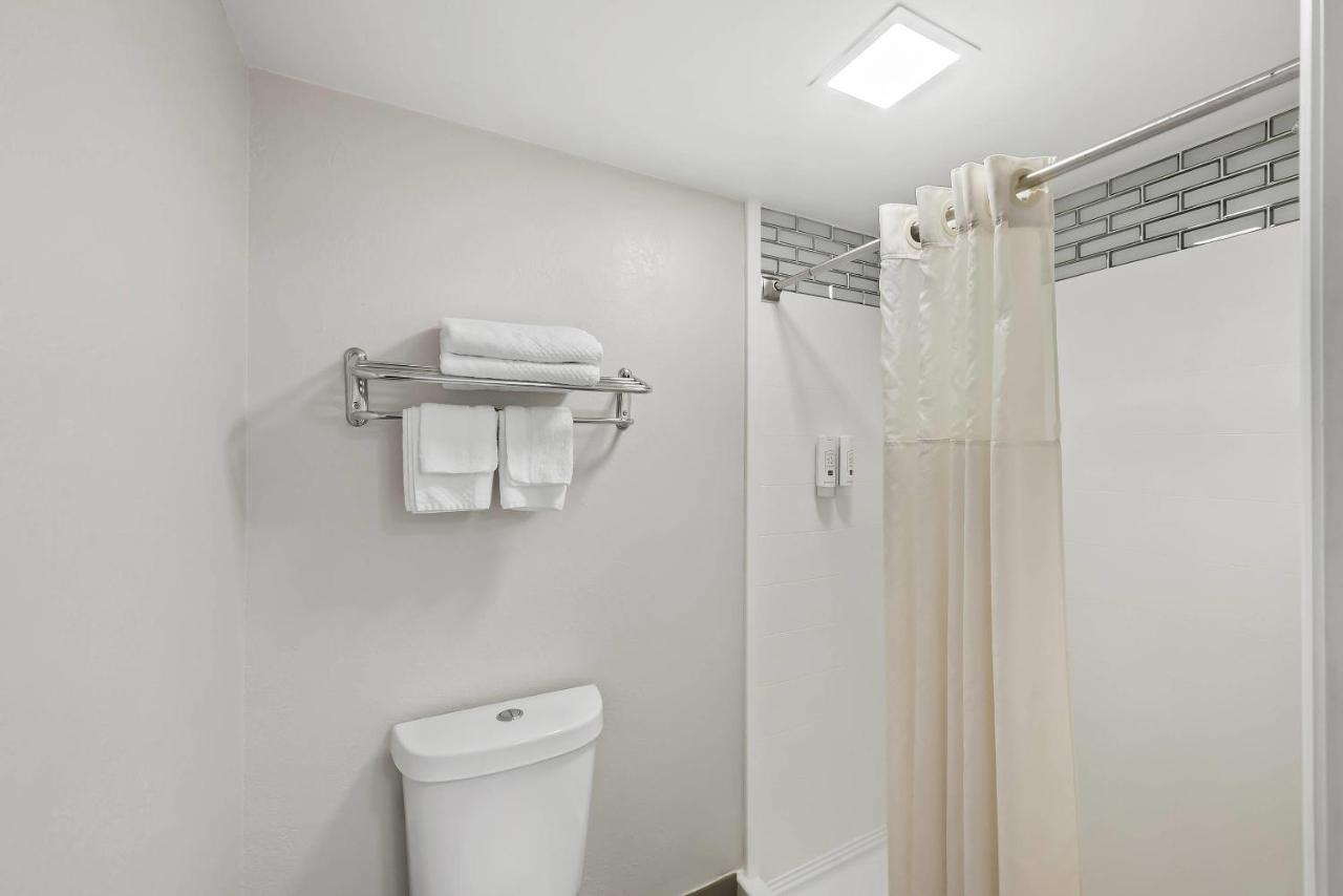 | Quality Inn Raeford