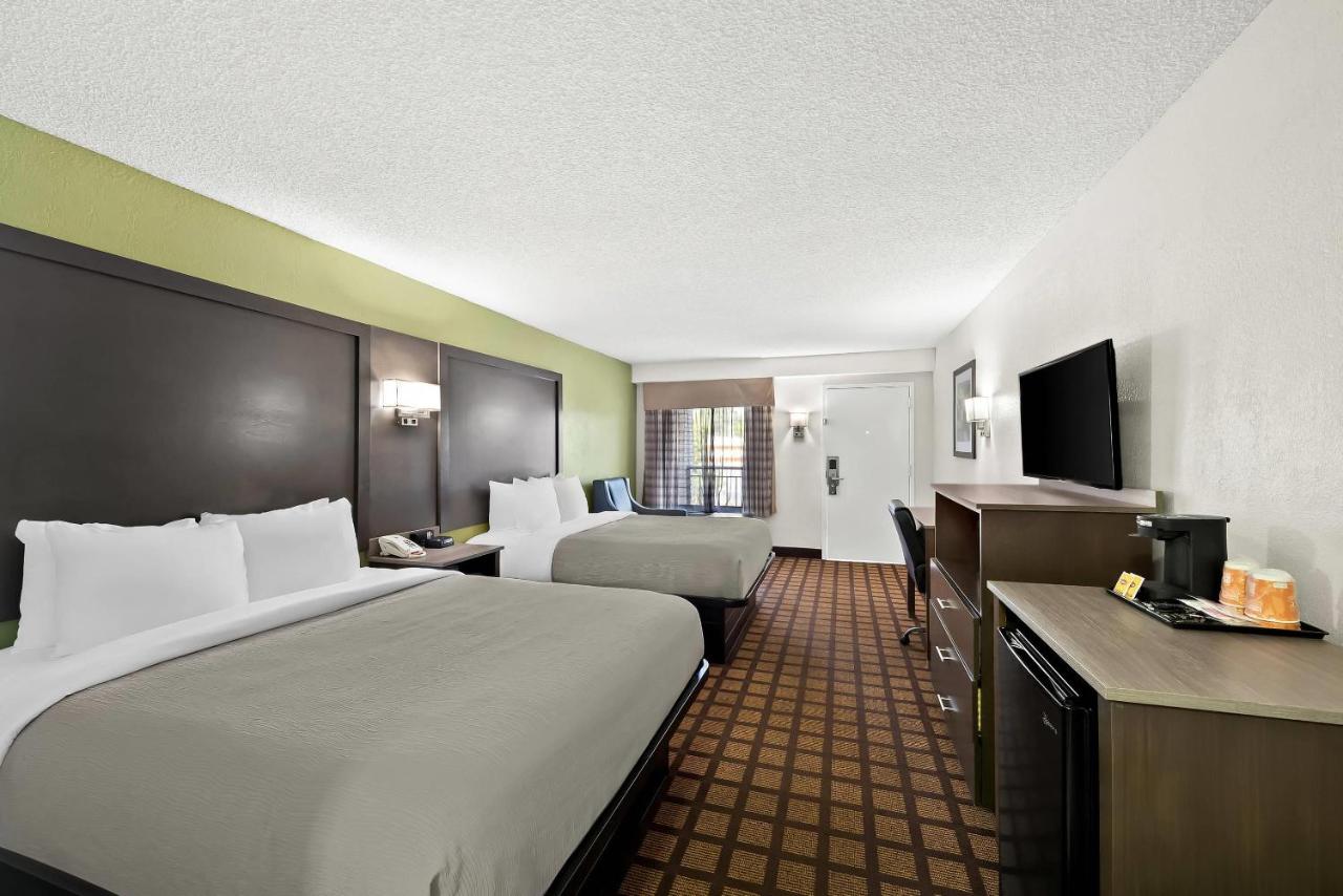 | Quality Inn Raeford