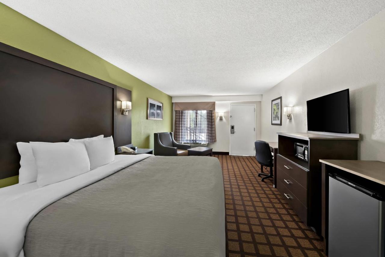 | Quality Inn Raeford