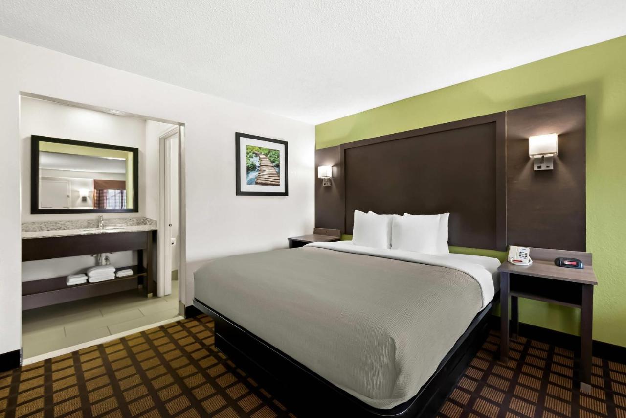 | Quality Inn Raeford