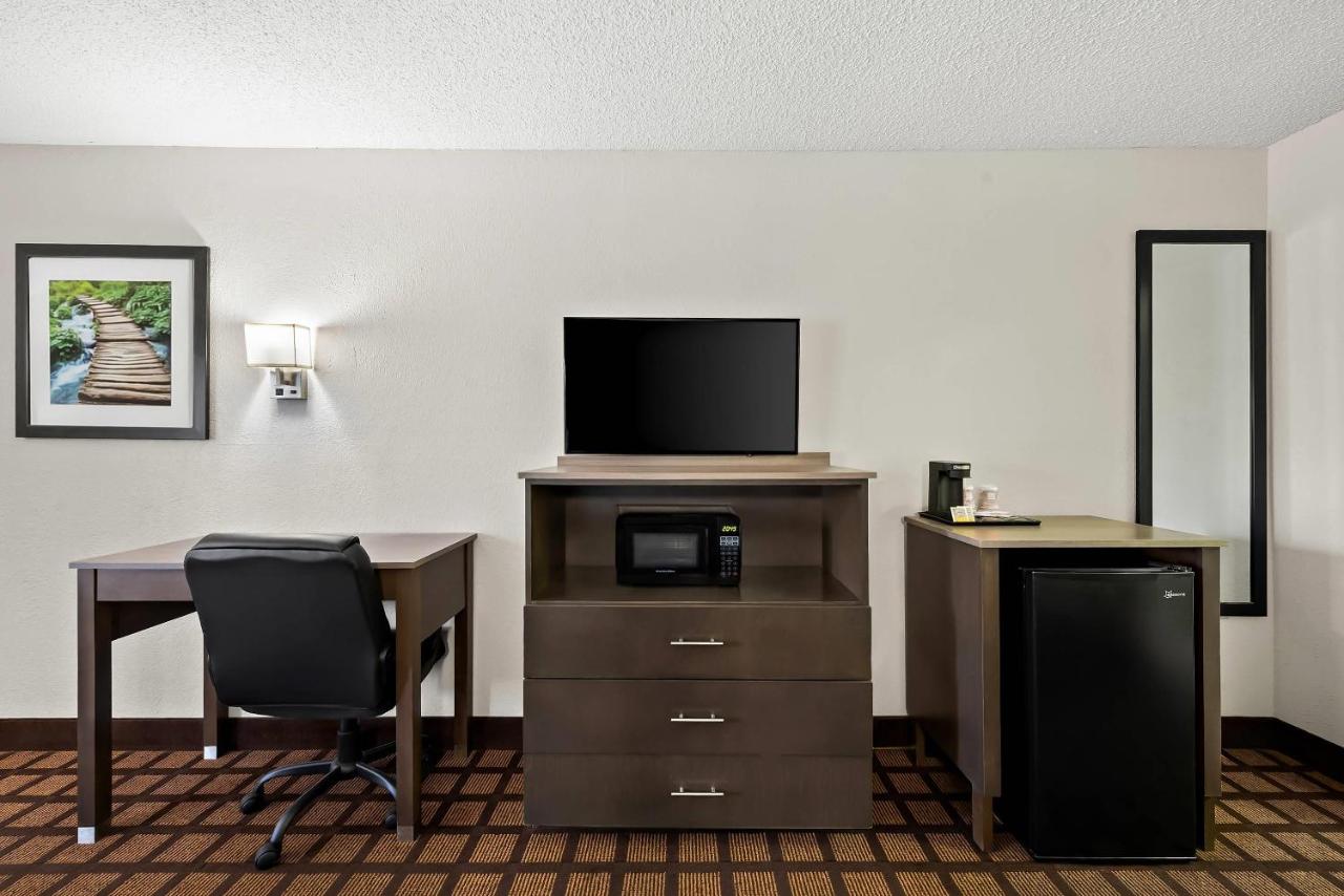 | Quality Inn Raeford