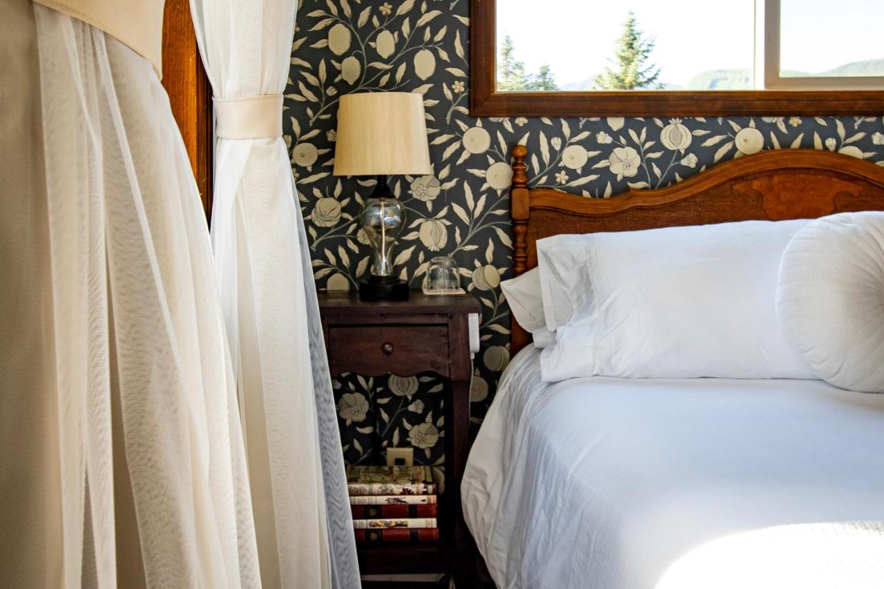 | Hotel Packwood