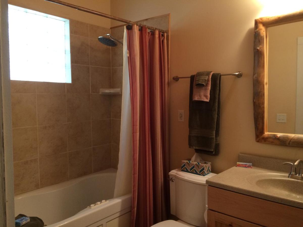 | Calhoun House Inn & Suites