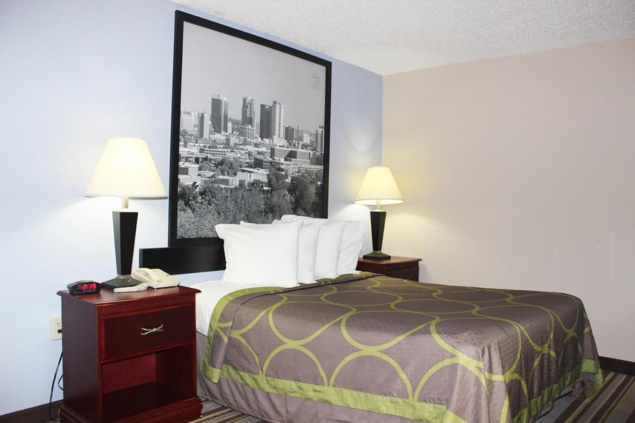 Queen Room - Mobility Access/Non-Smoking at Super 8 by Wyndham Tuscaloosa