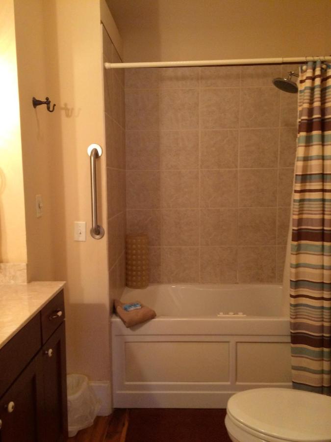 | Calhoun House Inn & Suites