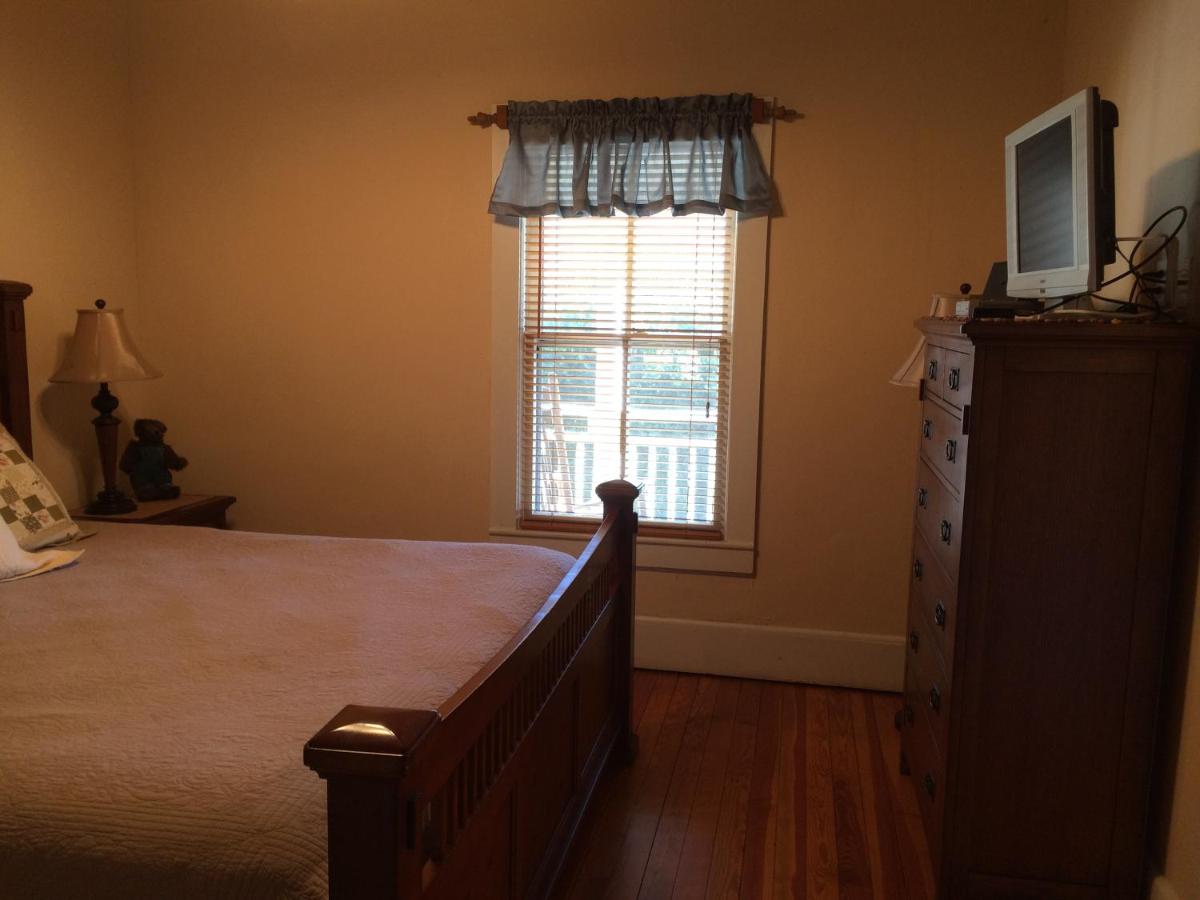 | Calhoun House Inn & Suites