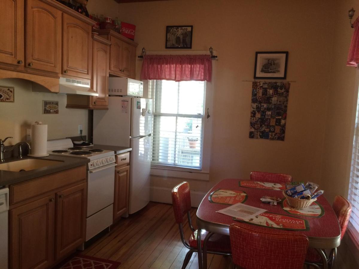 | Calhoun House Inn & Suites