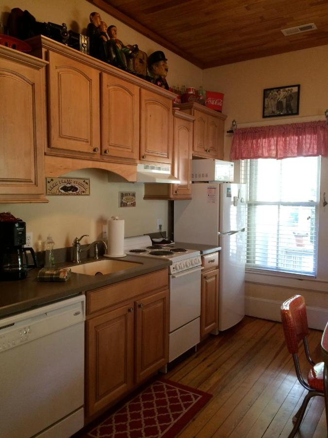 | Calhoun House Inn & Suites