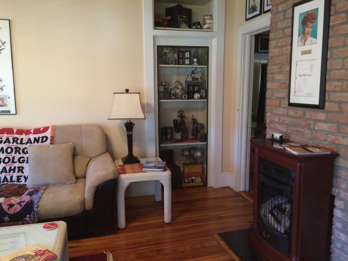 | Calhoun House Inn & Suites