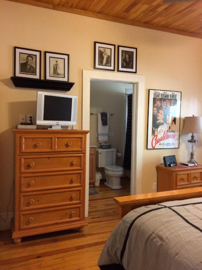 | Calhoun House Inn & Suites