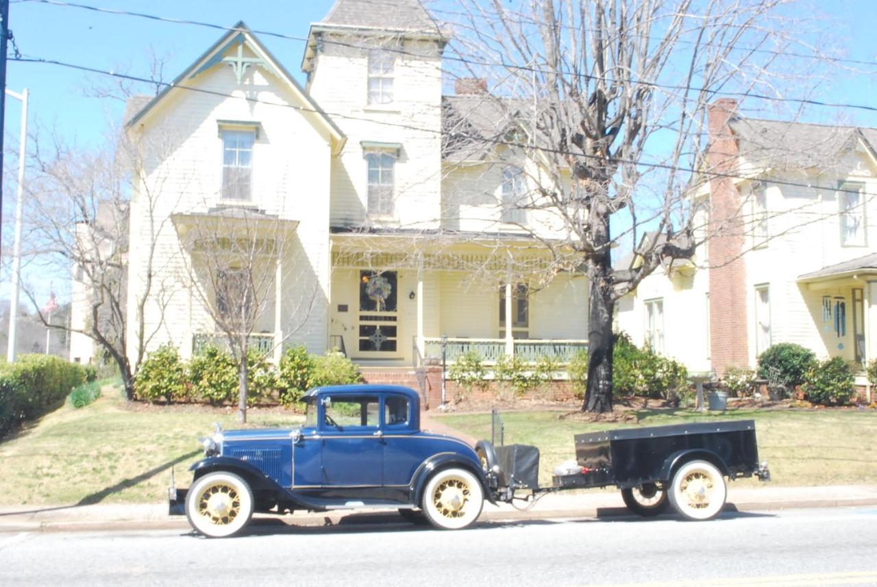 | Carrier Houses Bed & Breakfast