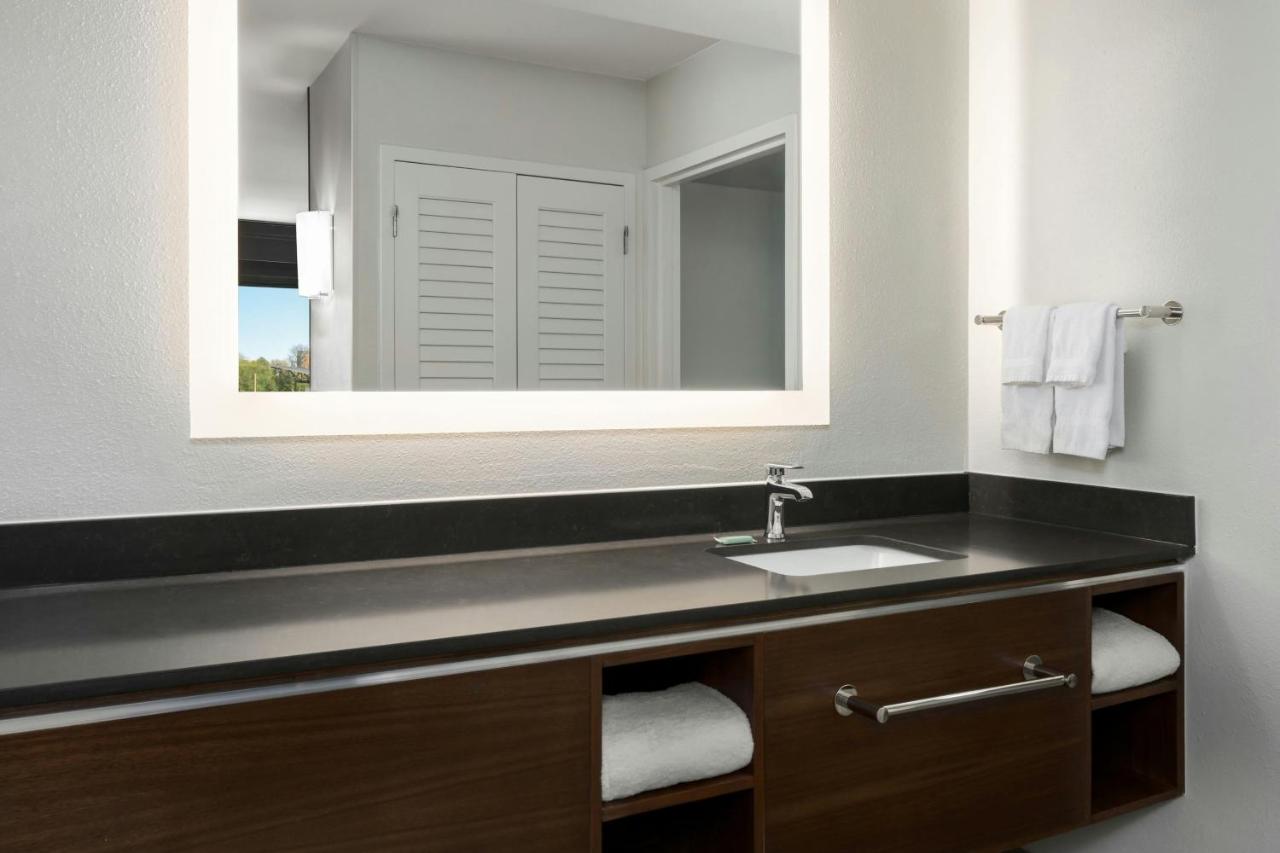 | Courtyard by Marriott Chattanooga Downtown