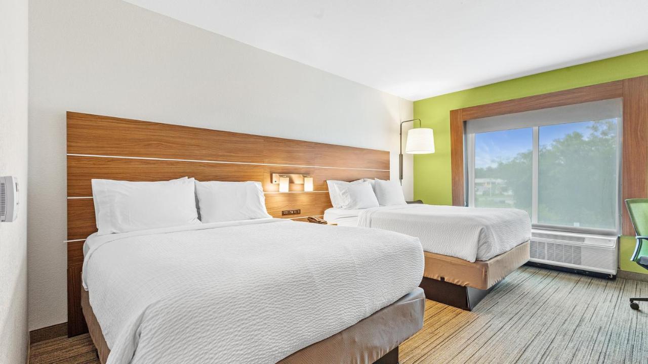 Queen Room with Two Queen Beds - Non-Smoking at Holiday Inn Express & Suites Mobile - University Area by IHG