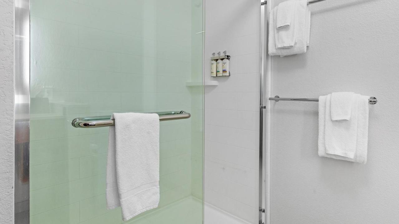 King Room - Hearing Accessible - Non-Smoking at Holiday Inn Express & Suites Mobile - University Area by IHG