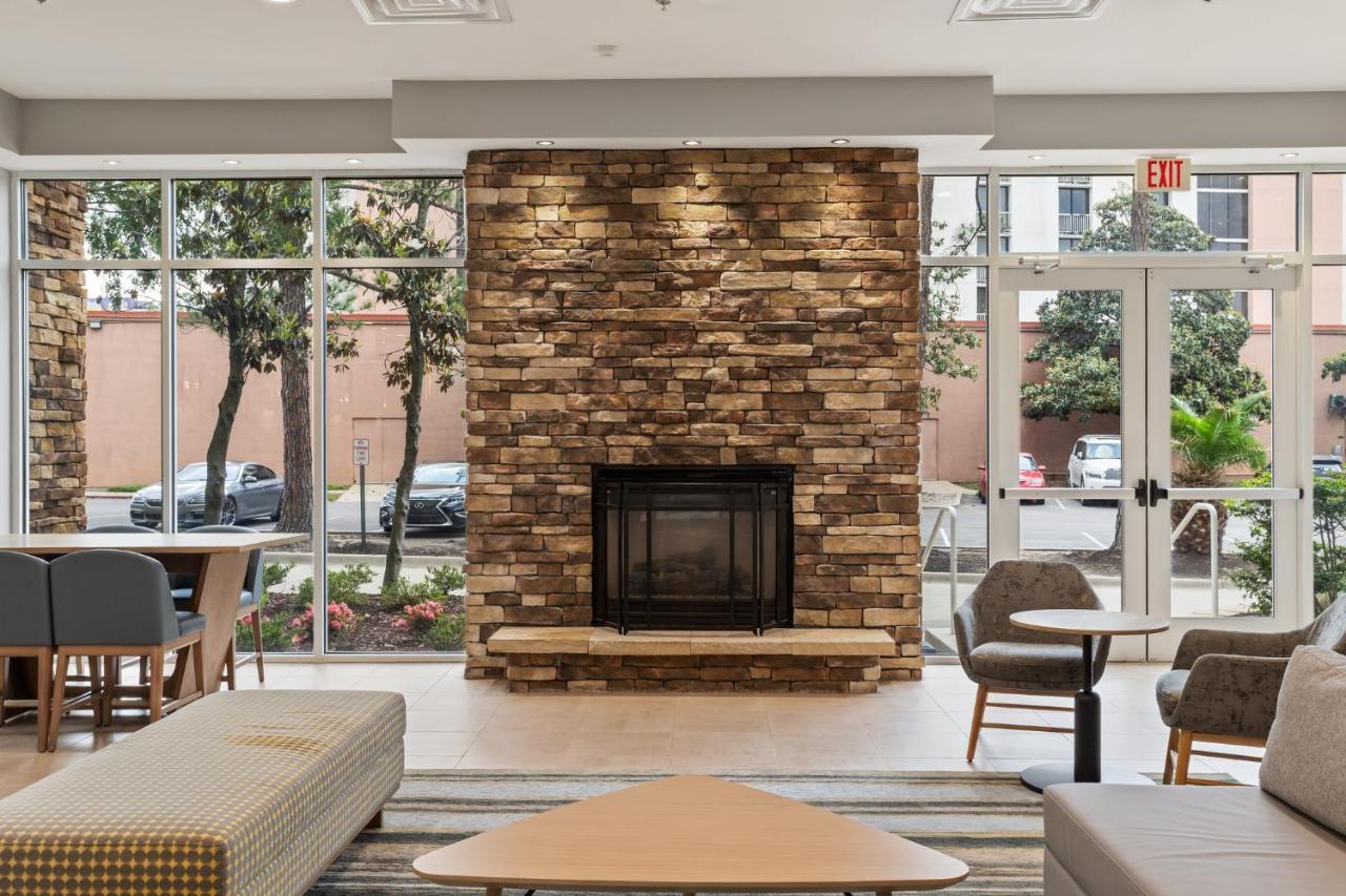 | Holiday Inn Baton Rouge College Drive I-10, an IHG Hotel