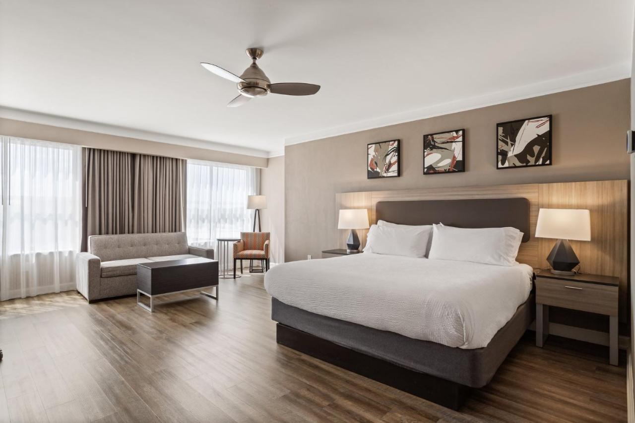 Premium King Room at Holiday Inn Baton Rouge College Drive I-10, an IHG Hotel