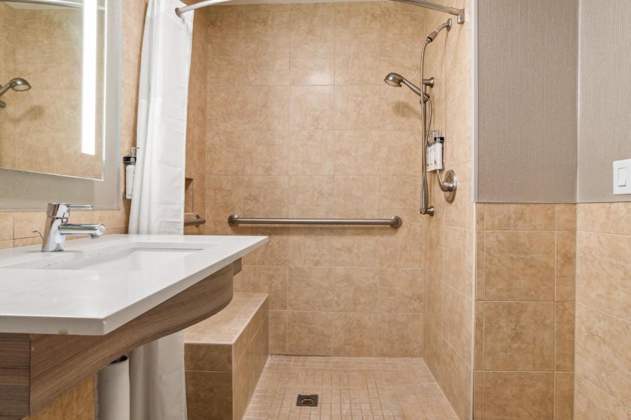 King Room - Hearing Accessible - Roll-in Shower at Holiday Inn Baton Rouge College Drive I-10, an IHG Hotel